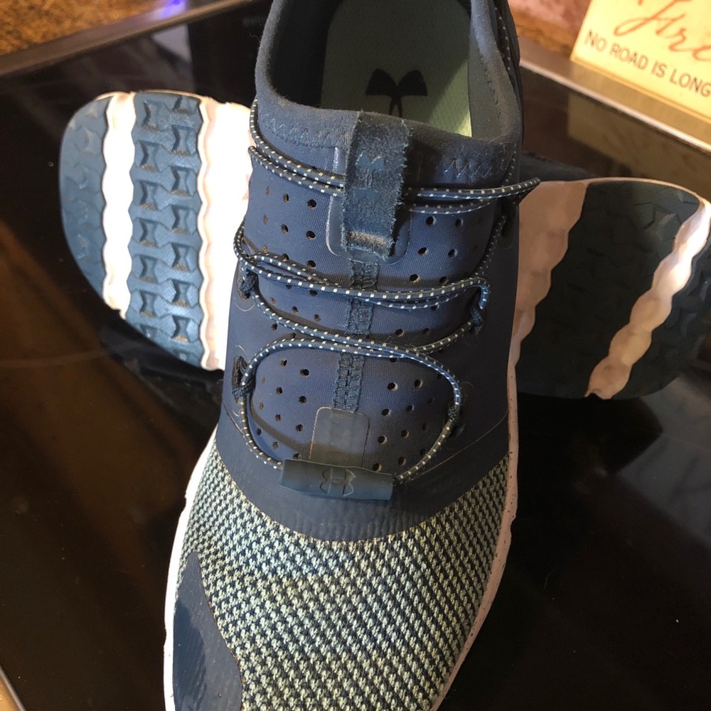 Under Armour Women’s size 7